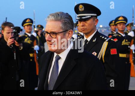 Prime Minister Keir Starmer arrives in Beijing, China. The prime minister is visiting China with a delegation of almost 60 representatives of British businesses and cultural institutions as he continues his efforts to build bridges with Beijing. Picture date: Wednesday January 28, 2026. Picture date: Wednesday January 28, 2026. Banque D'Images