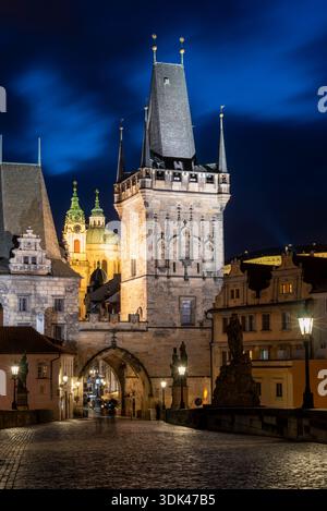 Vue du pont Charles à la tour du pont, Prague, République tchèque Banque D'Images