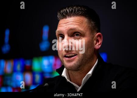 DEVENTER, PAYS-BAS - JANVIER 29 : Melvin Boel, entraîneur-chef de Go Ahead Eagles, assiste à une conférence de presse après le match de phase MD8 de l'UEFA Europa League 2025/26 entre Go Ahead Eagles et SC Braga au Stadion de Adelaarshorst le 29 janvier 2026 à Deventer, pays-Bas. (Photo de René Nijhuis) Banque D'Images