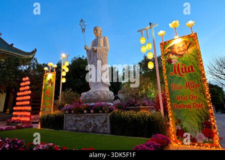 La statue de Lady Buddha Da Nang à l'intérieur de la pagode Linh Ung à son Tra Mountain, Da Nang VN Banque D'Images