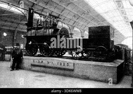 La Royal Agricultural Society de Darlington : premier moteur utilisé sur le Darlington Railway, 1895. « C'est le frère Edward Pease qui, avec George Stephenson, projeta le chemin de fer de Stockton et Darlington - le premier chemin de fer du pays destiné au transport public de passagers et de marchandises : c'était le début de notre grand système ferroviaire. Ce chemin de fer a été ouvert au public le 27 septembre 1825. George Stephenson était lui-même le conducteur du moteur à l'occasion. Ce moteur, "Locomotion", est maintenant soigneusement conservé à la gare de Top Bank à Darlington, W. Banque D'Images