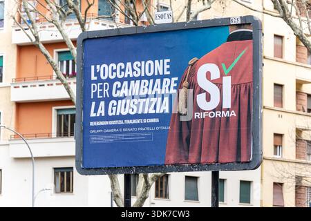 Roma, Italie. 28 janvier 2026. Manifesti per il Sí al referendum sulla riforma delle carriere in Magistratura. Roma Venerdì 30 Gennaio 2026 (foto Mauro Scrobogna/LaPresse) affiches pour le OUI au référendum sur la réforme judiciaire. Rome, vendredi 30 2026 janvier. (Photo de Mauro Scrobogna/LaPresse) crédit : LaPresse/Alamy Live News Banque D'Images