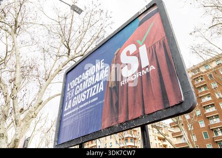 Roma, Italie. 28 janvier 2026. Manifesti per il Sí al referendum sulla riforma delle carriere in Magistratura. Roma Venerdì 30 Gennaio 2026 (foto Mauro Scrobogna/LaPresse) affiches pour le OUI au référendum sur la réforme judiciaire. Rome, vendredi 30 2026 janvier. (Photo de Mauro Scrobogna/LaPresse) crédit : LaPresse/Alamy Live News Banque D'Images