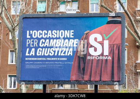 Roma, Italie. 28 janvier 2026. Manifesti per il Sí al referendum sulla riforma delle carriere in Magistratura. Roma Venerdì 30 Gennaio 2026 (foto Mauro Scrobogna/LaPresse) affiches pour le OUI au référendum sur la réforme judiciaire. Rome, vendredi 30 2026 janvier. (Photo de Mauro Scrobogna/LaPresse) crédit : LaPresse/Alamy Live News Banque D'Images