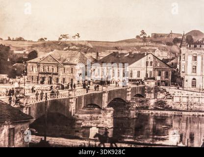 Vue depuis le premier pont sur la Vistule du côté de Podgorze, photo de 1916, ancienne synagogue â€” Musée de l’histoire juive de Cracovie, 15ème cent Banque D'Images