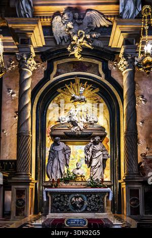 Reliques de John Cantius, professeur de l'Académie de Cracovie, théologien exceptionnel, Saint patron des savants et de la miséricorde, église de la réussite Anne en baroque Banque D'Images