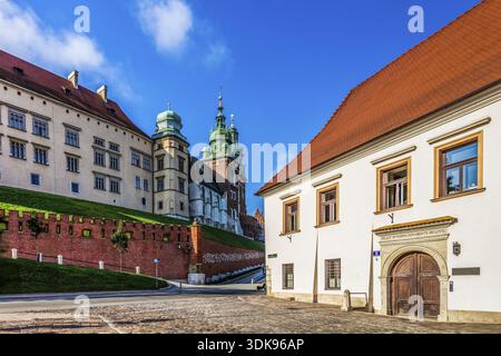 Château de Wawel, château de Wawel, ancien centre de la monarchie polonaise fondée vers 1000, site du patrimoine mondial de l'UNESCO, Cracovie, Pologne Banque D'Images