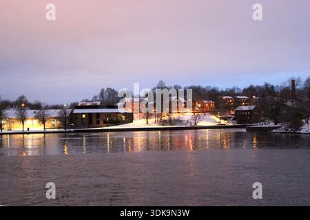 Nuit d'hiver à Vanhankaupunginkoski, Arabie, Helsinki. Finlande Banque D'Images
