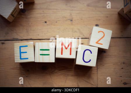 Jouer blocks spelling E  = MC Squared Banque D'Images