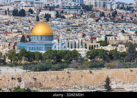 Dôme lumineux du Rocher dans la vieille ville de Jérusalem, Israël Dôme lumineux du Rocher, un sanctuaire islamique situé sur le Mont du Temple, dans la vieille ville Banque D'Images