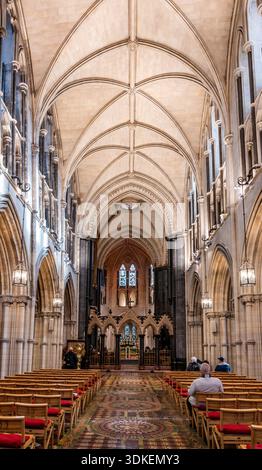 Nef principale de la cathédrale de Christchurch, église médiévale construite au 11ème siècle, important monument religieux et attraction touristique à Dublin, Irlande. Banque D'Images
