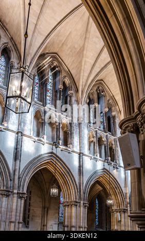 Aperçu particulier de la nef principale, vue intérieure de la cathédrale de Christchurch, à Dublin, Irlande, église médiévale construite au 11ème siècle. Banque D'Images