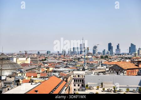 Horizon de Milan avec des gratte-ciel modernes dans le quartier de Porta Nuova, Lombardie, Italie. Banque D'Images