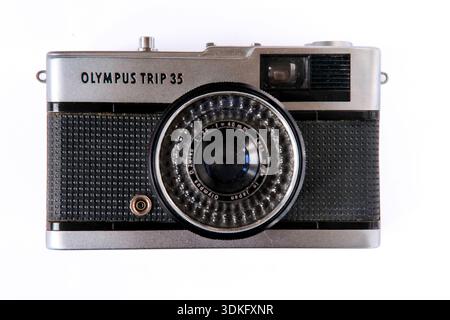Olympus Trip 35 appareil photo compact 35mm entièrement automatique, fabriqué à partir de 1967. Le modèle affiche le bouton d'obturateur métallique indiquant la fabrication avant June1976. Banque D'Images