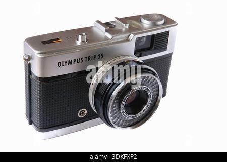Olympus Trip 35 appareil photo compact 35mm entièrement automatique, fabriqué à partir de 1967. Le modèle affiche un bouton d'obturateur métallique indiquant la fabrication avant juin 1978. Banque D'Images
