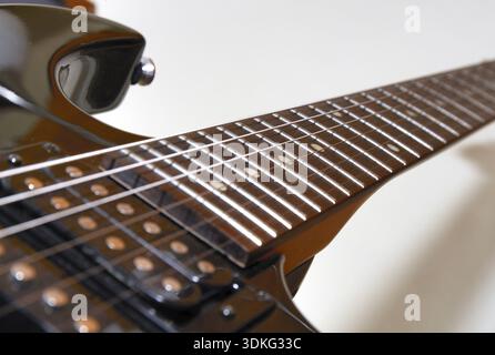 Guitare, guitare électrique, fingerboard, cordes, swearz, musique, instrument, instrument de musique, cou, pick-up, gros plan, gros plan, gros plan Banque D'Images