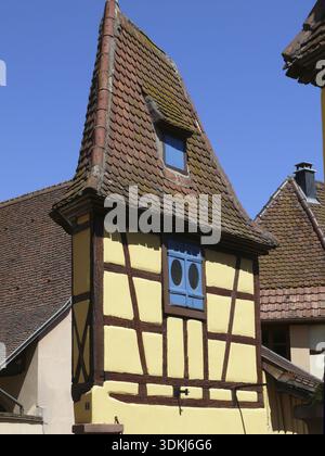 Eguisheim, Alsace, Egisheim, Egsa, village, Vosges, pittoresque, France, petite, étroite, maison à colombages, maisons à colombages, vieille ville, route des Banque D'Images