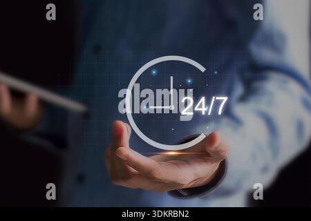 Le concept de service non-stop ou de contact client, travaillant 24 heures sur 24, tous les jours pour fournir un service continu à tout moment sans vacances. Banque D'Images