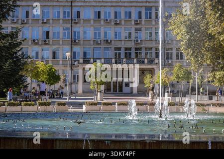 Varna, Bulgarie - 3 septembre 2021 : vue de face de la Cour d'appel sur la place de l'indépendance dans la ville de Varna Banque D'Images