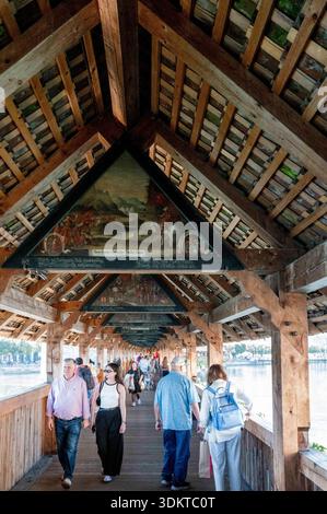 Lucerne, Suisse,2024-09-07.le pont de la chapelle est le monument emblématique de Lucerne est considéré comme le plus ancien pont couvert d'Europe. Photographie de Jean-M. Banque D'Images