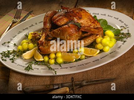 États-Unis, Floride, Boca Raton, dinde de Thanksgiving rôtie sur assiette Banque D'Images
