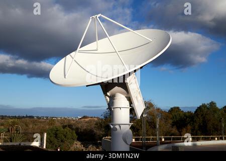 monument commémoratif à l'antenne parabolique inta sur le site original de la station maspalomas gran canaria, îles canaries, espagne Banque D'Images
