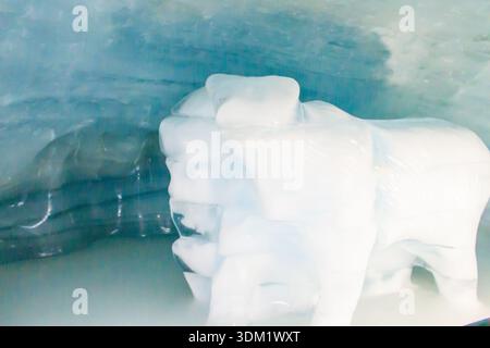 Sculptures de glace dans le Palais de glace de la gare de Jungfraujoch en Suisse Banque D'Images