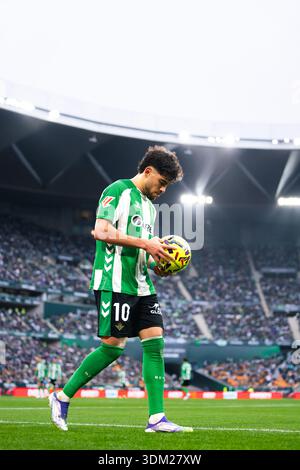 Sevilla, Espagne. 1er février 2026. SÉVILLE, ESPAGNE - 1er FÉVRIER : Abde Ezzalzouli du Real Betis regarde pendant le match LaLiga EA Sports entre le Real Betis Balompie et Valencia CF à l'Estadio de la Cartuja le 1er février 2026 à Séville, Espagne. (Photo de Gabriel Colchero/photo Players images/Magara Press) crédit : Magara Press SL/Alamy Live News Banque D'Images