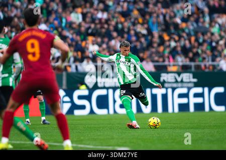 Sevilla, Espagne. 1er février 2026. SÉVILLE, ESPAGNE - 1er FÉVRIER : Nelson Deossa du Real Betis en action lors du match LaLiga EA Sports entre le Real Betis Balompie et le Valencia CF à l'Estadio de la Cartuja le 1er février 2026 à Séville, Espagne. (Photo de Gabriel Colchero/photo Players images/Magara Press) crédit : Magara Press SL/Alamy Live News Banque D'Images
