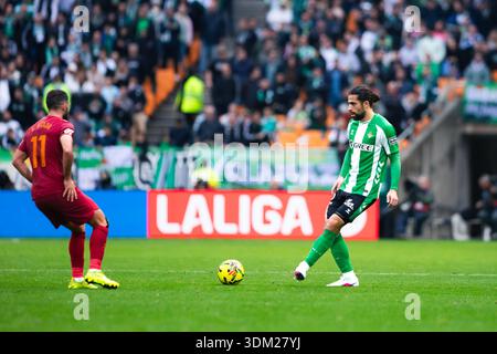 Sevilla, Espagne. 1er février 2026. SÉVILLE, ESPAGNE - 1er FÉVRIER : Ricardo Rodriguez du Real Betis passe le ballon lors du match LaLiga EA Sports entre le Real Betis Balompie et le Valencia CF à l'Estadio de la Cartuja le 1er février 2026 à Séville, Espagne. (Photo de Gabriel Colchero/photo Players images/Magara Press) crédit : Magara Press SL/Alamy Live News Banque D'Images
