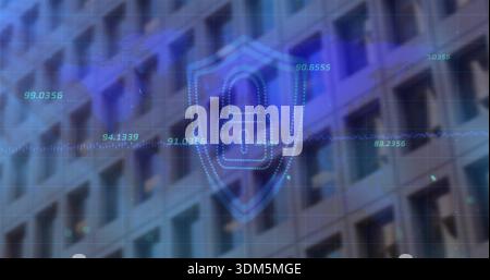 Affichage d'un bouclier bleu transparent avec icône de cadenas sur la façade, la grille et les données de l'immeuble de bureaux Banque D'Images