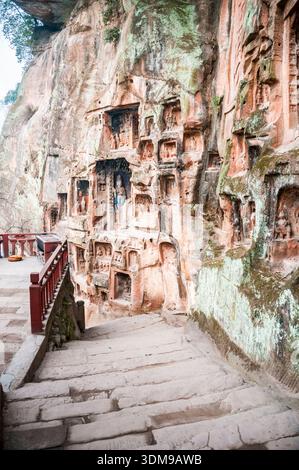 Œuvres d'art bouddhistes sur la falaise de Jiajiang Qianfo près de Leshan, province du Sichuan, Chine. Banque D'Images