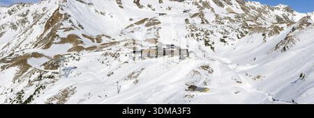 Edmund-Probst House et Hoefatsblick Station, 1932m, Nebelhorn Mountain Station, 2224m, Allgaeu Alps, Allgaeu, Bavière, Allemagne Banque D'Images