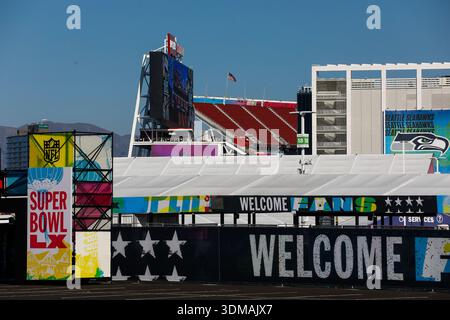 Santa Clara, États-Unis. 04th Feb, 2026. Levi's Stadium est vu devant le Super Bowl LX à Santa Clara, Californie, le 4 février 2026. Le Super Bowl LX se déroule le 8 février 2026 entre les Patriots de la Nouvelle-Angleterre et les Seahawks de Seattle. (Photo de Kindell Buchanan/Sipa USA) crédit : Sipa USA/Alamy Live News Banque D'Images