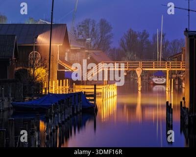 Journée brumeuse à la marina Starnberg à Perccha sur le lac Starnberg. Banque D'Images