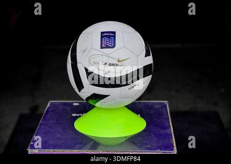 Portsmouth, Angleterre. 1er février 2026. Le ballon Nike Legacy match avant la demi-finale de la FA Women's National League plate entre Moneyfields et Gwalia United au stade John Jenkins de Portsmouth, Angleterre, Royaume-Uni, le 1er février 2026. Crédit : Duncan Thomas/Majestic Media. Banque D'Images