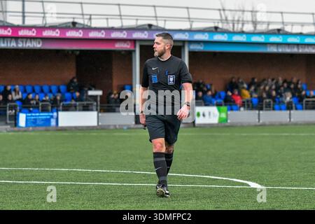 Portsmouth, Angleterre. 1er février 2026. L'arbitre Luke Fabry lors de la demi-finale de la FA Women's National League plate entre Moneyfields et Gwalia United au John Jenkins Stadium de Portsmouth, Angleterre, Royaume-Uni le 1er février 2026. Crédit : Duncan Thomas/Majestic Media. Banque D'Images