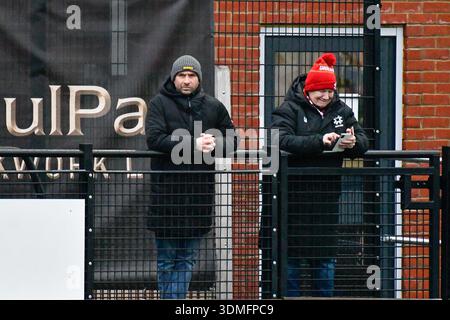 Portsmouth, Angleterre. 1er février 2026. Gwalia a Uni ses fans lors de la demi-finale de la Ligue nationale féminine de football américain entre Moneyfields et Gwalia United au John Jenkins Stadium de Portsmouth, Angleterre, Royaume-Uni, le 1er février 2026. Crédit : Duncan Thomas/Majestic Media. Banque D'Images