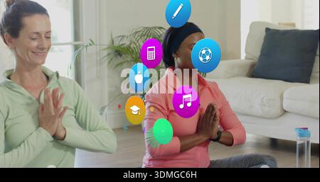 Assis deux amis méditant dans des sommets verts et roses sur le sol de la maison, avec des icônes d'application flottantes Banque D'Images