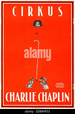 Cette superbe affiche de film suédois de 1928 pour « le Cirque » présente un design minimaliste, utilisant des accessoires emblématiques pour représenter le personnage de Tramp de Charlie Chaplin. Sur un fond rouge vif, un chapeau melon, une moustache, une canne et des chaussures évoquent instantanément la star du cinéma muet bien-aimée. Les titres 'CIRKUS' et 'CHARLIE CHAPLIN' sont bien en évidence en caractères blancs gras. Banque D'Images