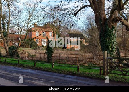 Grande maison exclusive individuelle sur Abbey Dive à Laleham Staines Surrey Angleterre Royaume-Uni Banque D'Images