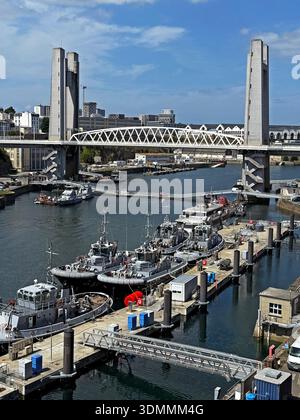 Pont de Recouvrance et base navale, Brest, Finistère, Bretagne, France, Europe Banque D'Images
