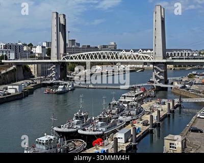 Pont de Recouvrance et base navale, Brest, Finistère, Bretagne, France, Europe Banque D'Images