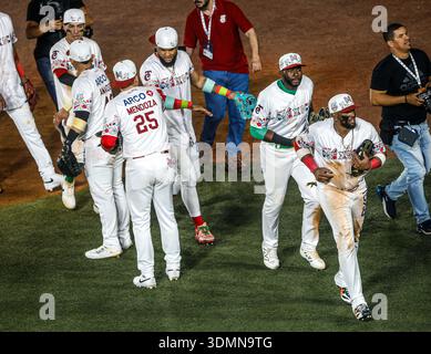 ZAPOPAN, MEXIQUE - 5 FÉVRIER : les joueurs de l'équipe Mexico Verde célèbrent leur victoire et leur avancement en demi-finale, lors d'un match des Caribbean Series 2026 entre la République dominicaine et le Mexique (Vert) à l'Estadio Charros le 5 février 2026 à Zapopan, Mexique.(photo de Luis Gutierrez/Norte photo) Banque D'Images