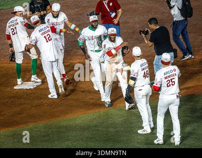 ZAPOPAN, MEXIQUE - 5 FÉVRIER : les joueurs de l'équipe Mexico Verde célèbrent leur victoire et leur avancement en demi-finale, lors d'un match de la Caribbean Series 2026 entre la République dominicaine et le Mexique (Vert) à l'Estadio Charros le 5 février 2026 à Zapopan, Mexique. (Photo de Luis Gutierrez/Norte photo) Banque D'Images