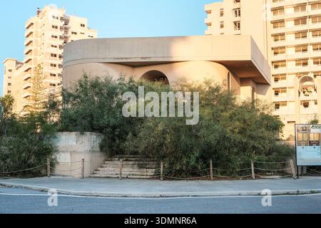Varosha, Chypre : 26 décembre 2025. Bâtiments abandonnés et hôtels en décomposition dans le quartier de la ville fantôme de Famagouste, Chypre du Nord. Kapali Maras. Pourriture Banque D'Images