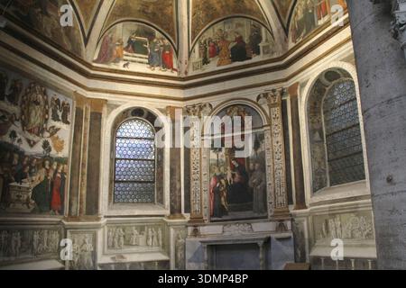 Rome, Italie. Intérieur de la Basilique de Santa Maria del Popolo. Vue de la chapelle Basso Della Rovere. Banque D'Images