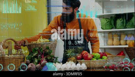 Atteindre le vendeur barbu en chemise orange et tablier sélectionnant des bananes au marché, avec HUD financier Banque D'Images