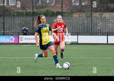 Portsmouth, Angleterre. 1er février 2026. Sophie Phelps de Moneyfields en action lors de la demi-finale de la FA Women's National League plate entre Moneyfields et Gwalia United au John Jenkins Stadium de Portsmouth, Angleterre, Royaume-Uni le 1er février 2026. Crédit : Duncan Thomas/Majestic Media. Banque D'Images