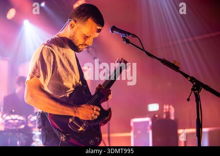Milan Italie. 06th feb 2026. Le groupe de rock indépendant anglais WHITE LIES se produit en direct sur scène au Magazzini Generali lors de la « Night Lies Tour ». Banque D'Images